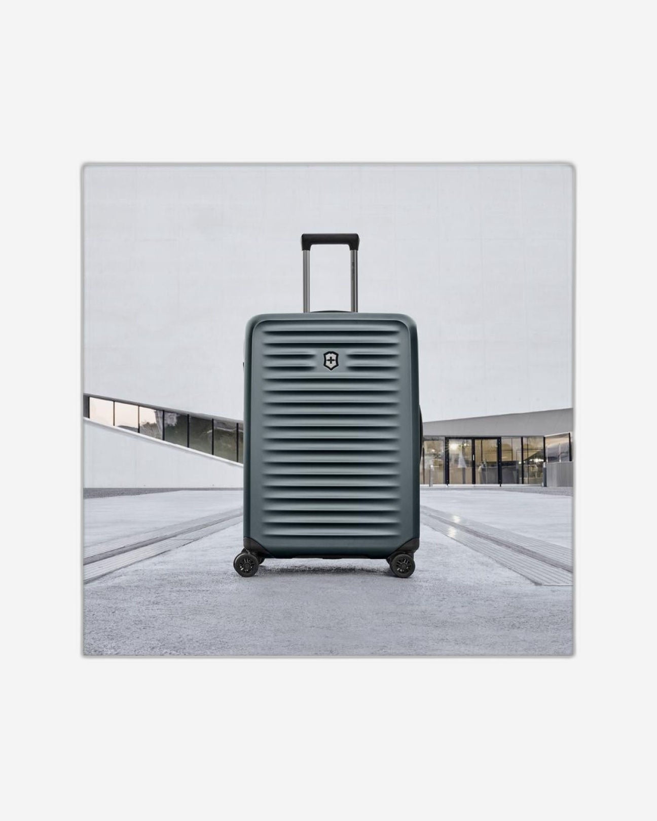 حقيبة أمتعة فيكتورينوكس إيروكس أدفانسد جلوبال الصلبة القابلة للتوسيع