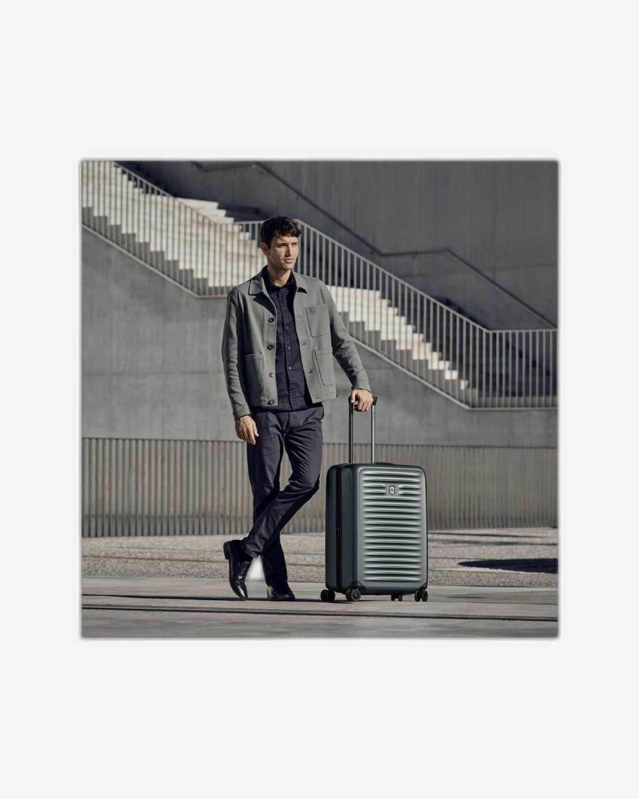 حقيبة أمتعة فيكتورينوكس إيروكس أدفانسد جلوبال الصلبة القابلة للتوسيع