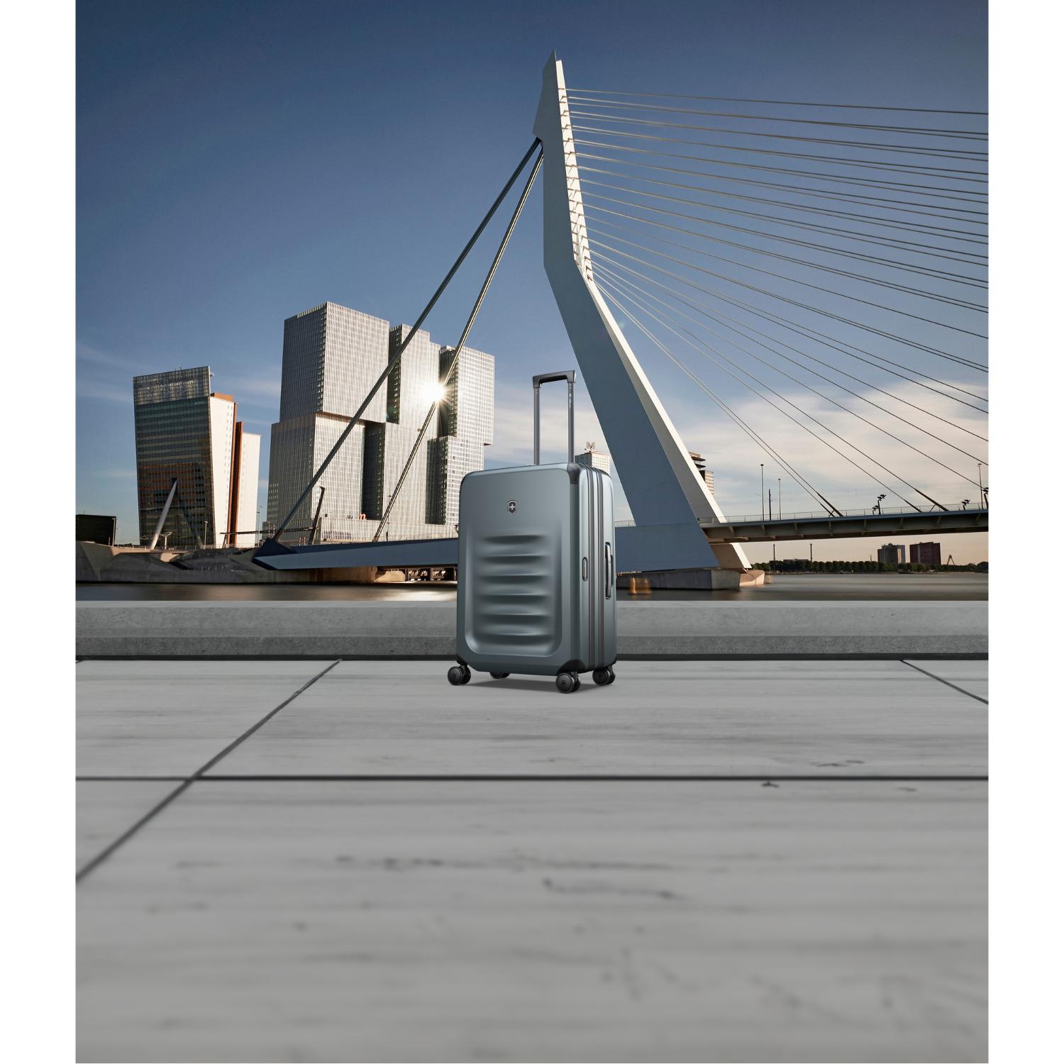 حقيبة سفر فيكتورينوكس سبيكترا 3.0 الصلبة القابلة للتوسيع