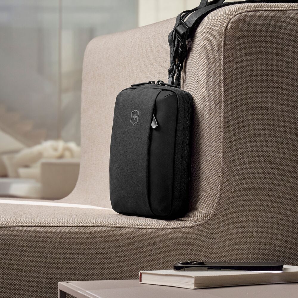 حقيبة سفر فيكتورينوكس الأساسية - أسود