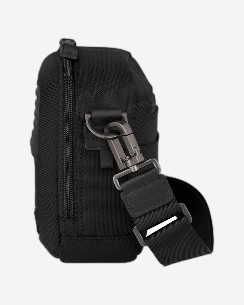 حقيبة كروس بودي فيكتورينوكس ميثيك كومباكت سوداء