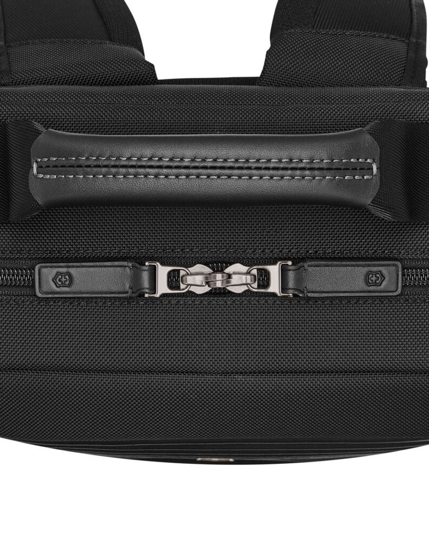 حقيبة ظهر فيكتورينوكس ميثيك ديلوكس سوداء