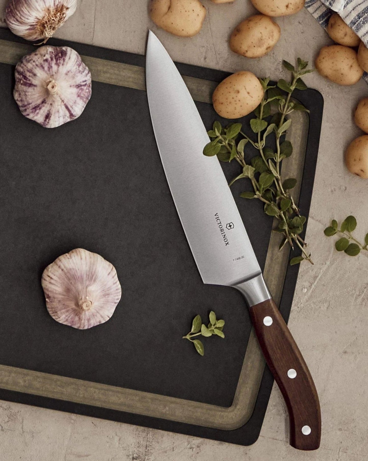 سكين نحت فيكتورينوكس جراند ميتر، 20 سم، صندوق هدايا خشبي مستقيم - 7.7400.20 جرام