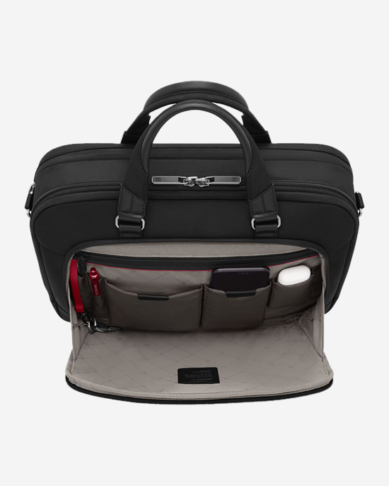 حقيبة Victorinox Werks Traveler 7.0 الفاخرة باللون الأسود