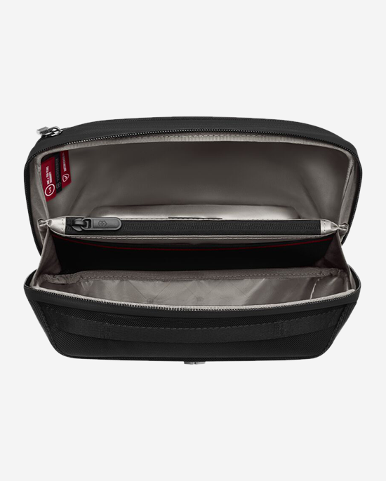 حقيبة أدوات التجميل Victorinox Werks Traveler 7.0 باللون الأسود