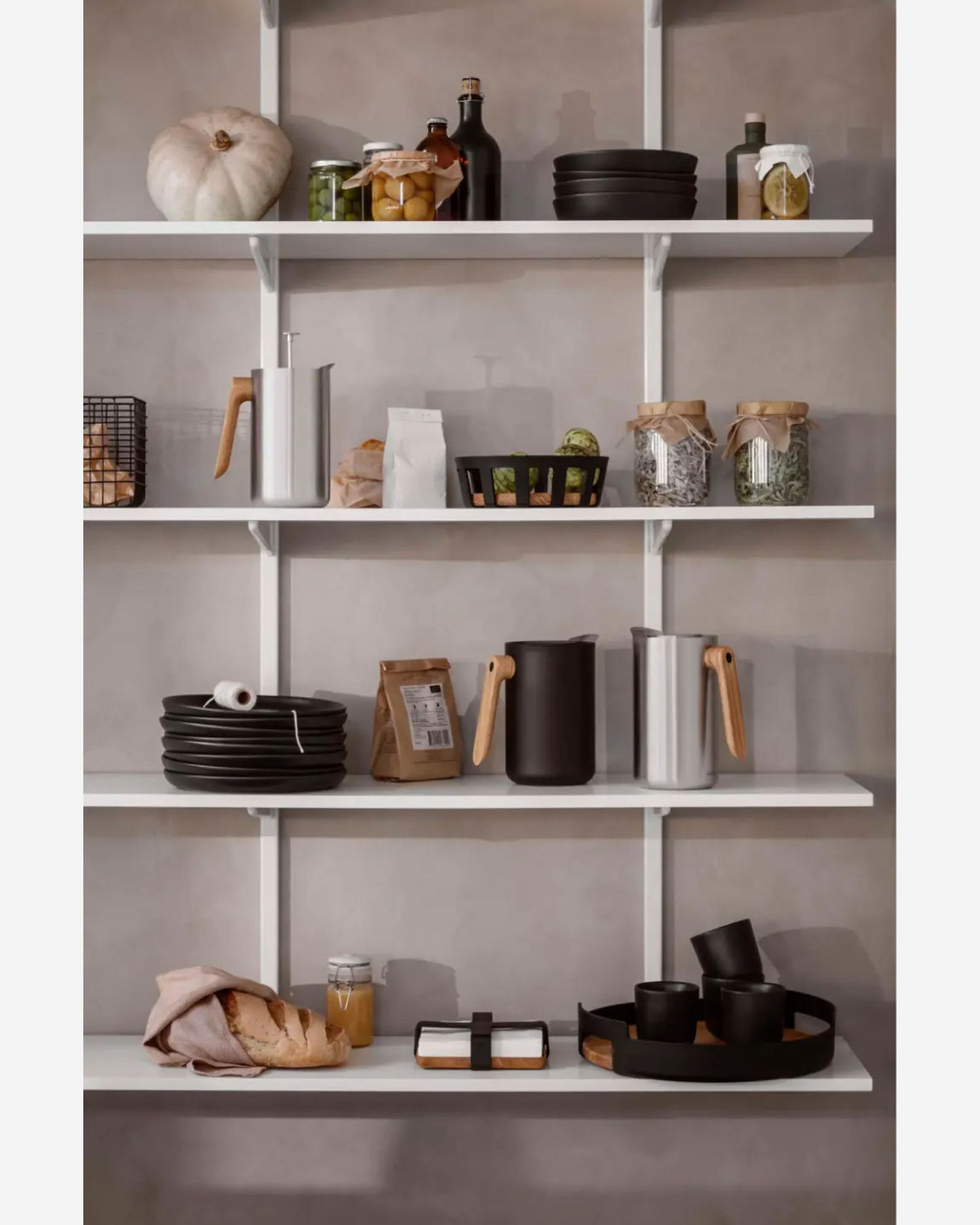 إبريق إيفا سولو 502756 بتفريغ الهواء، سعة 1 لتر، مطبخ نورديك، أسود اللون بمقبض خشبي