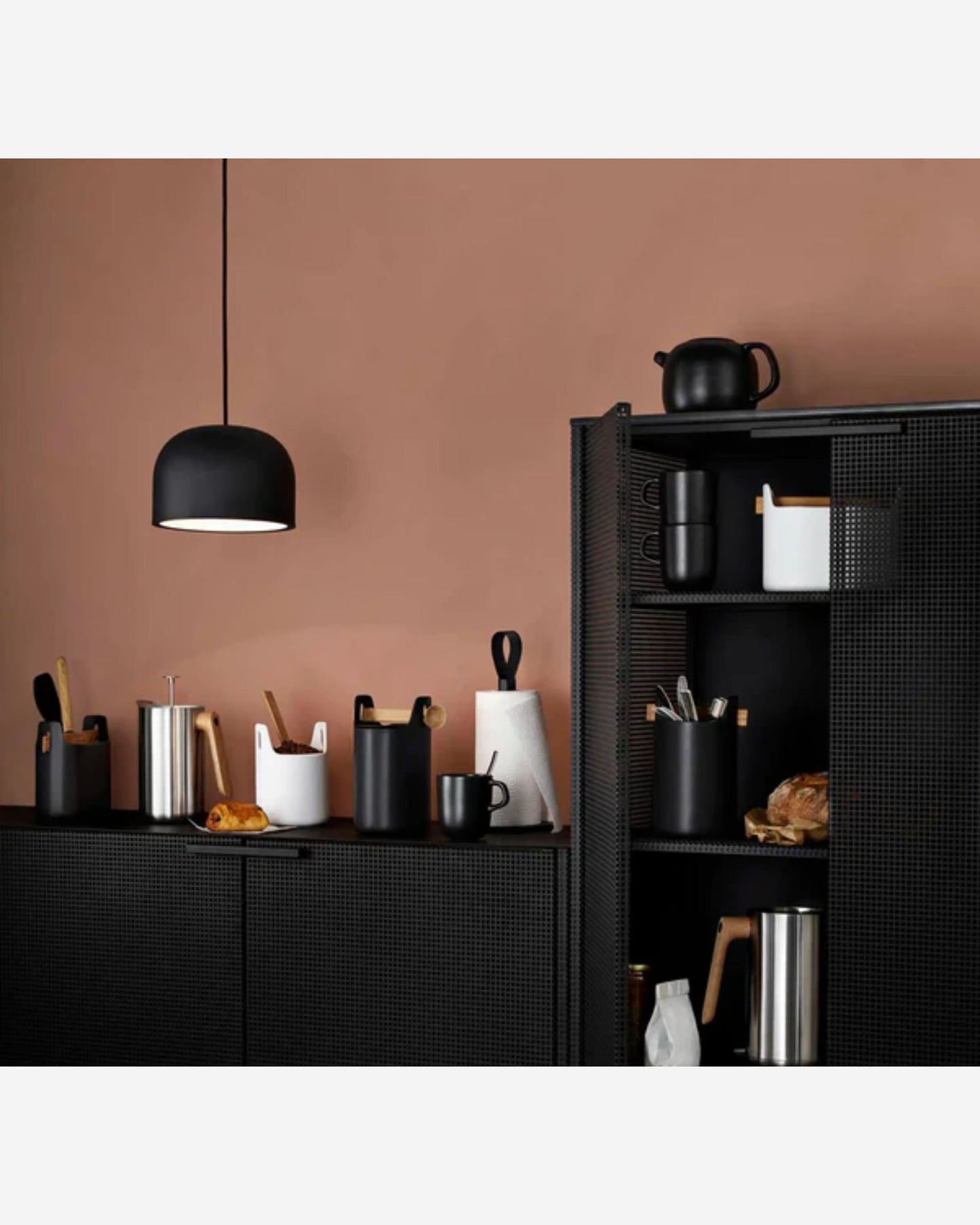 صندوق أدوات إيفا سولو 520428 مع ملعقة H15 أسود