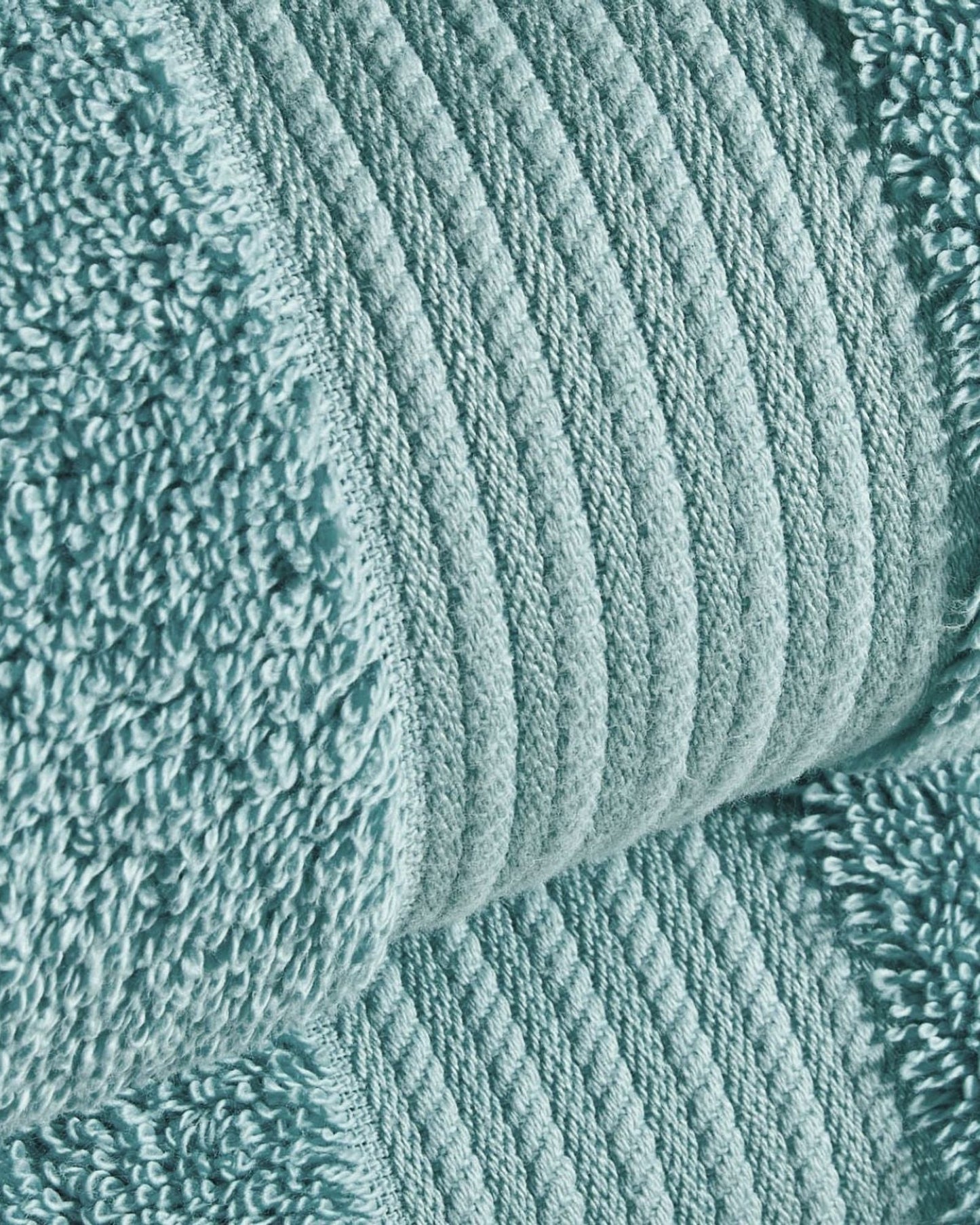 مناشف حمام وسجادة حمام كريستي سوبريم المعدنية