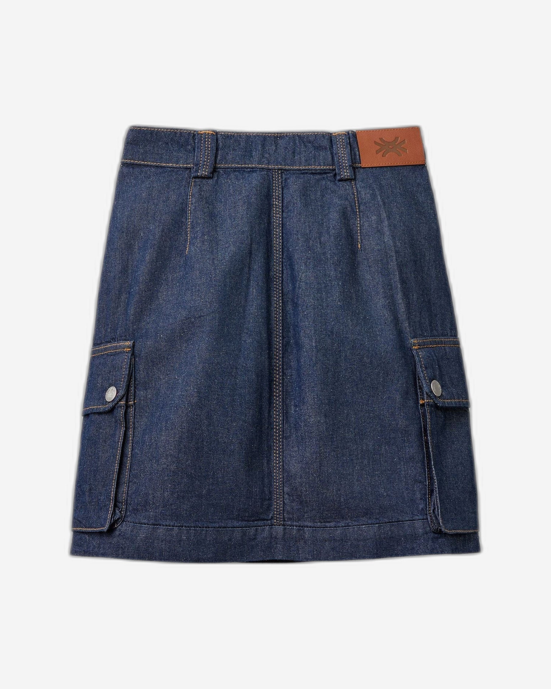 تنورة قصيرة مع جيوب شحن