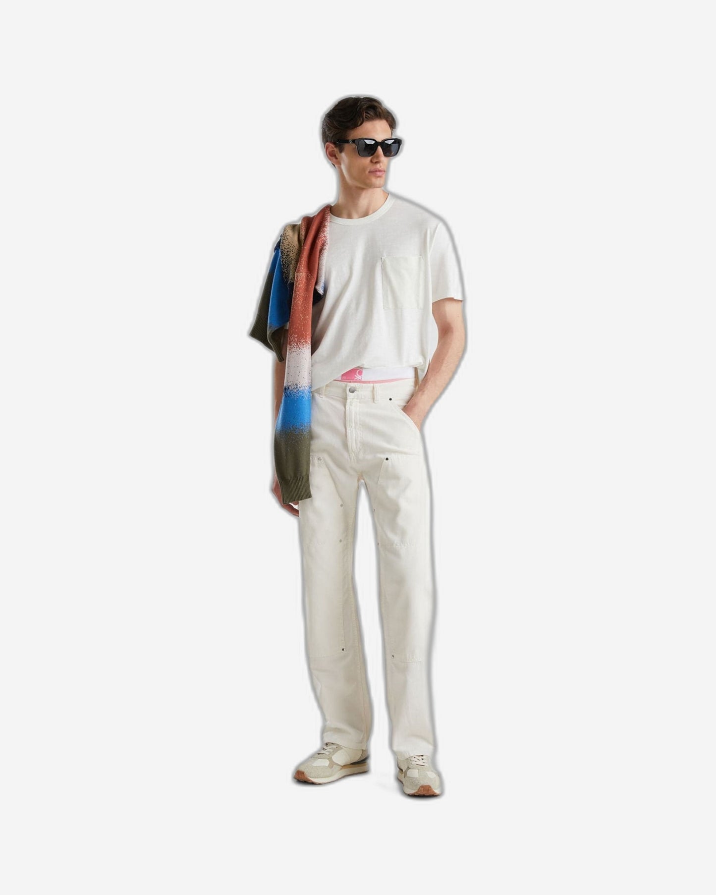 تي شيرت مع جيب مطبوع