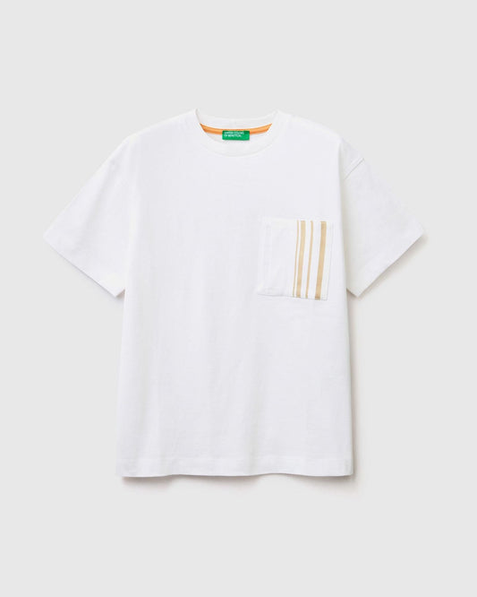 تي شيرت بجيب مخطط