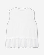 تانك توب مع كشكشة مطرزة باللغة الإنجليزية