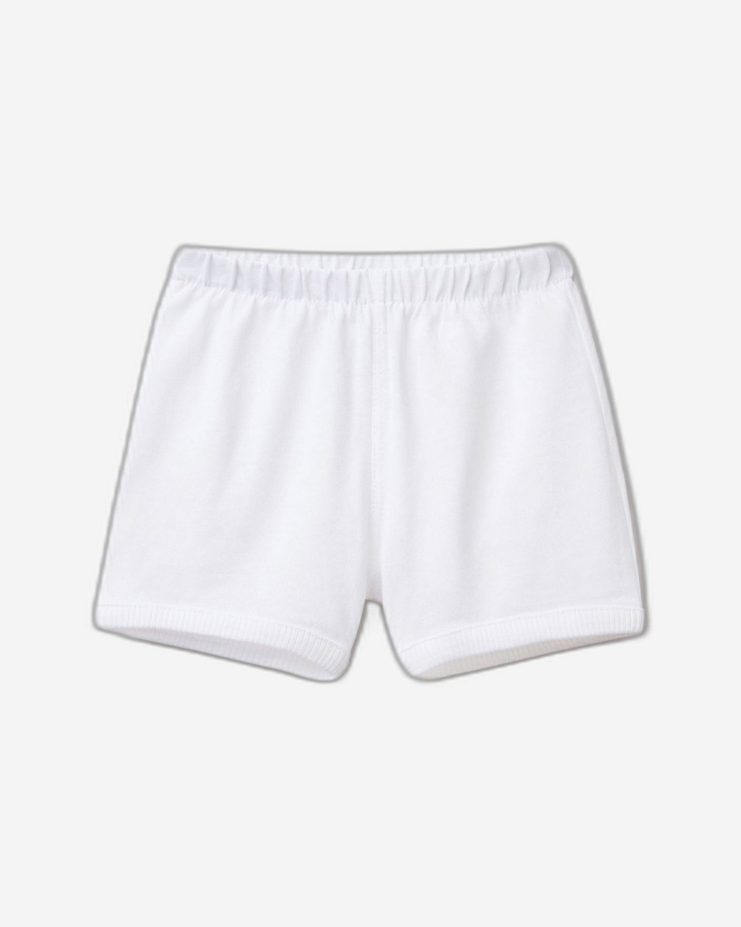 شورت مع رقعة على الظهر