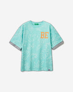 تي شيرت بطبعة غريبة