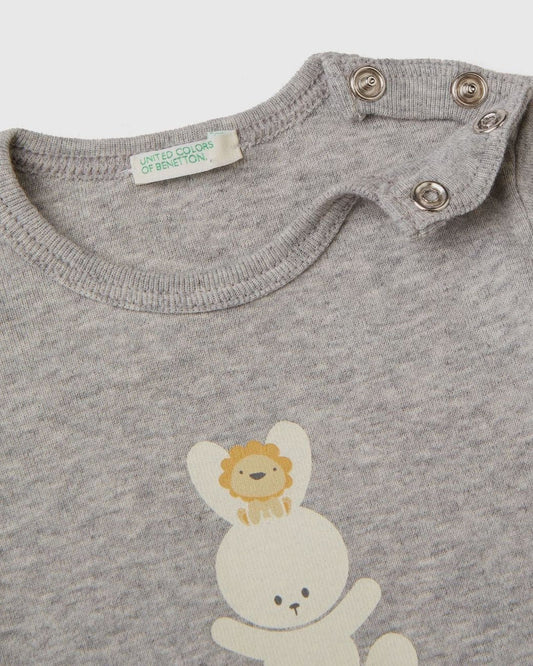 تي شيرت مصنوع من القطن العضوي بنسبة 100%