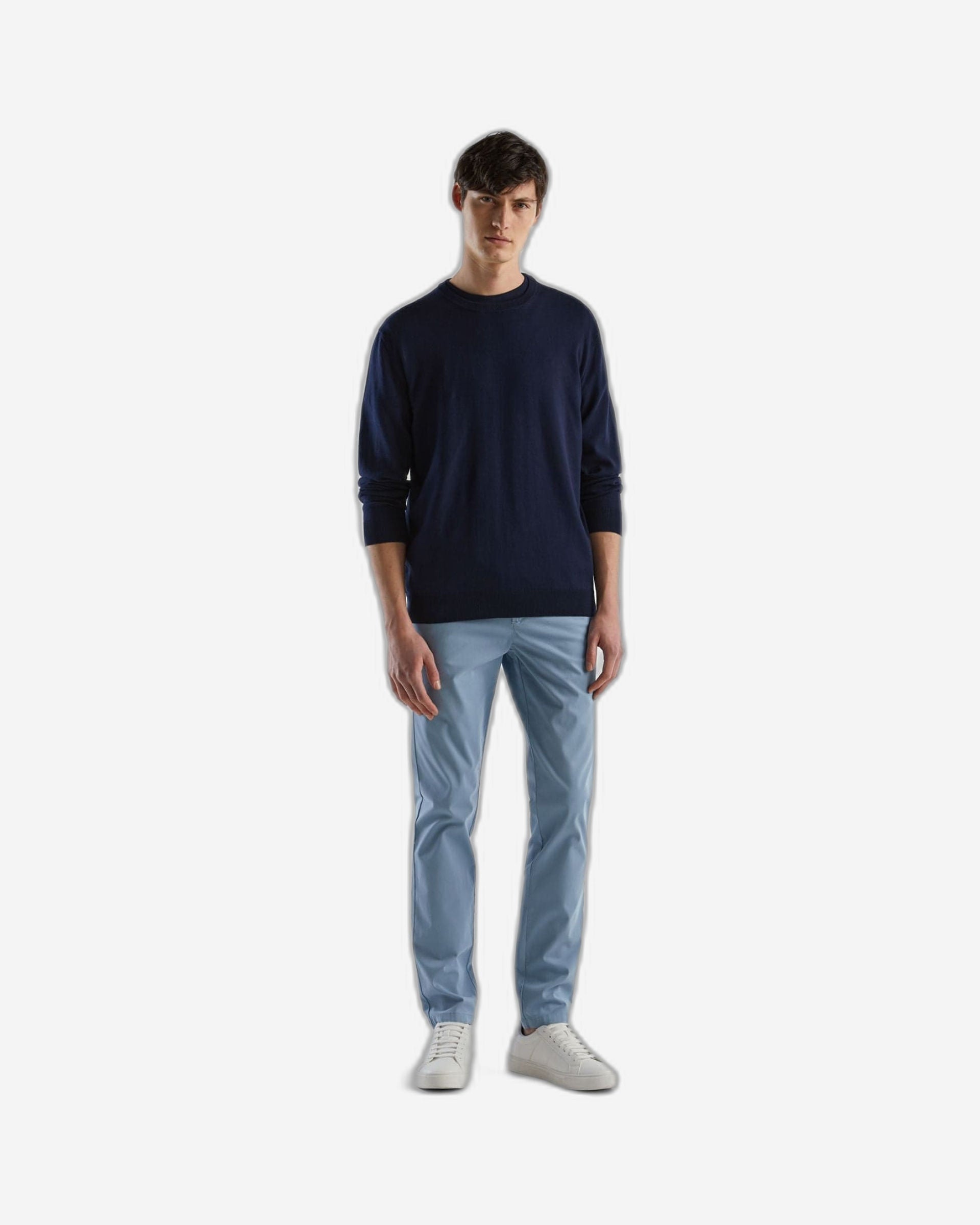 بنطال تشينو ضيق