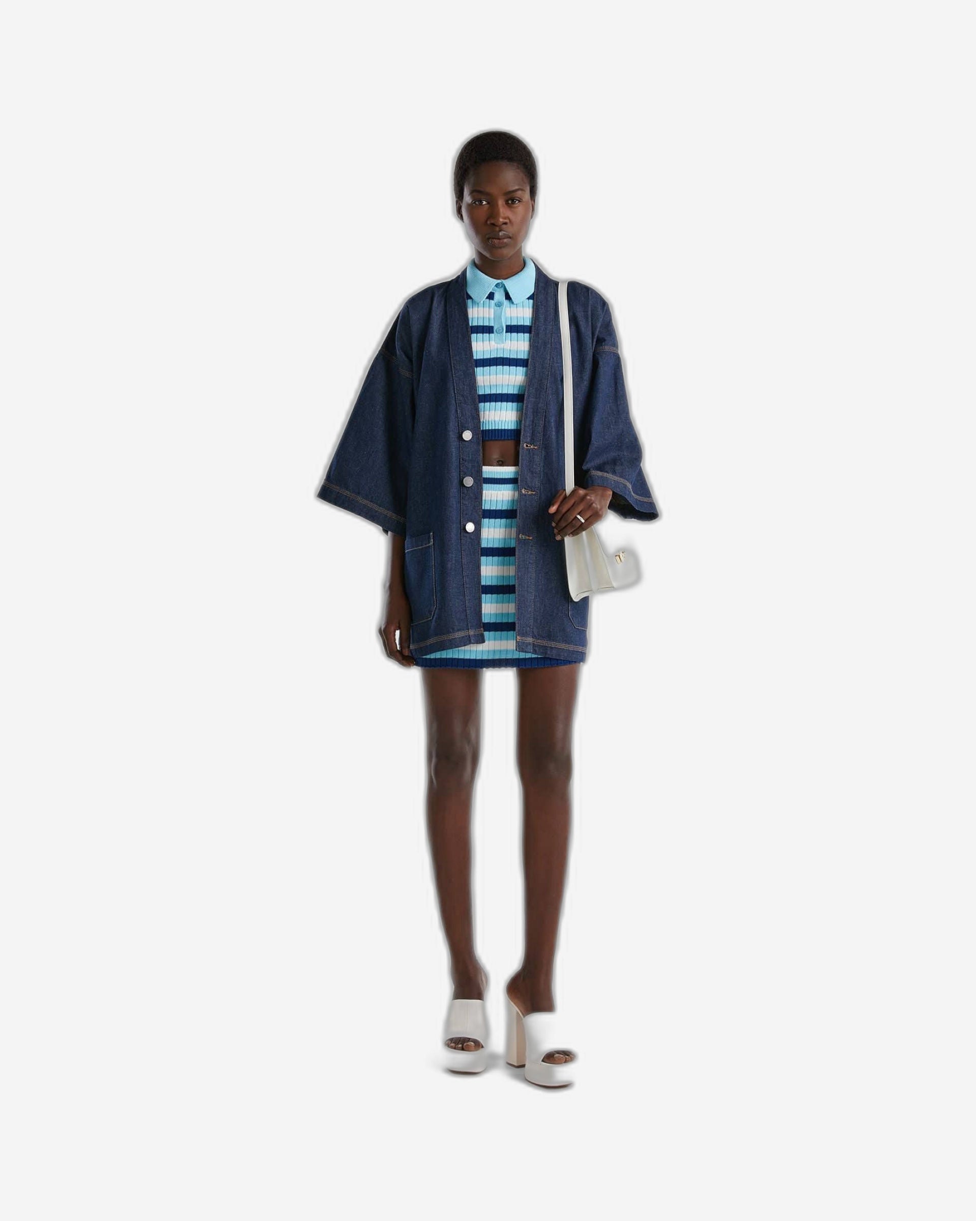 تنورة قصيرة مخططة