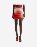 تنورة قصيرة مخططة