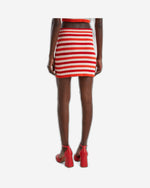 تنورة قصيرة مخططة