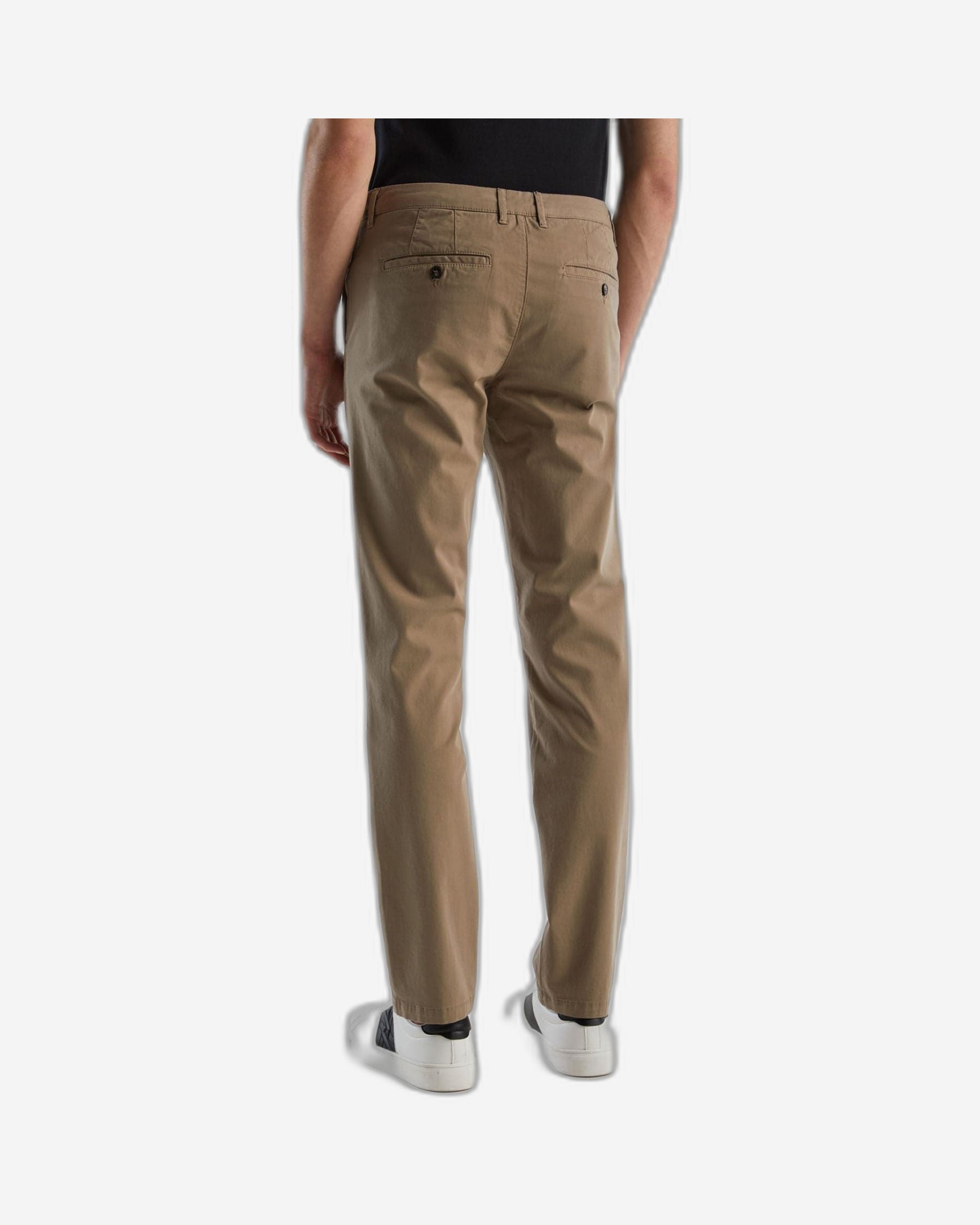 بنطال تشينو ضيق