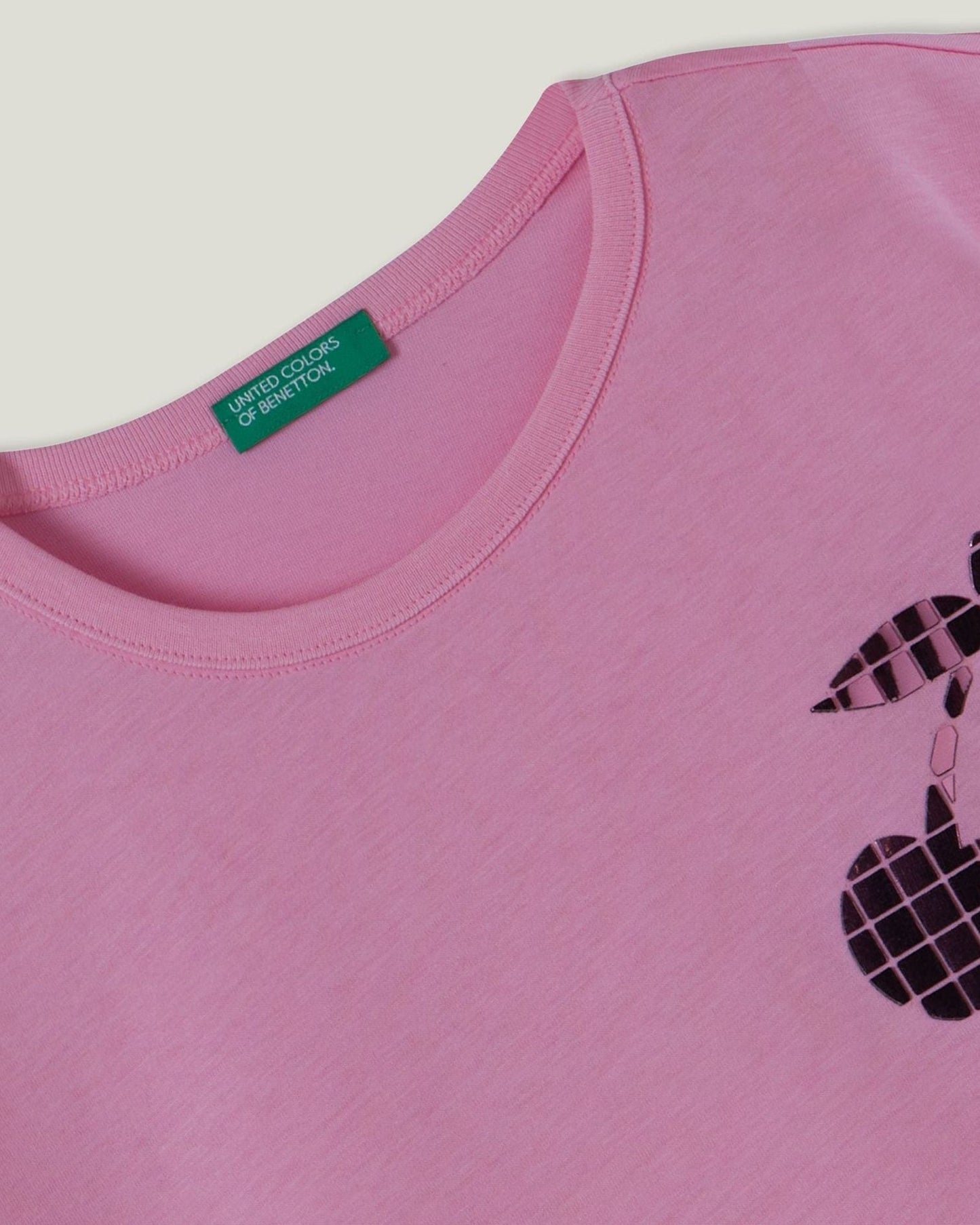 تي شيرت بقصّة مربعة مع تطريز