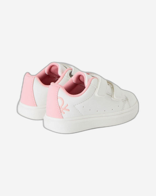 حذاء رياضي منخفض الرقبة برباط وأشرطة