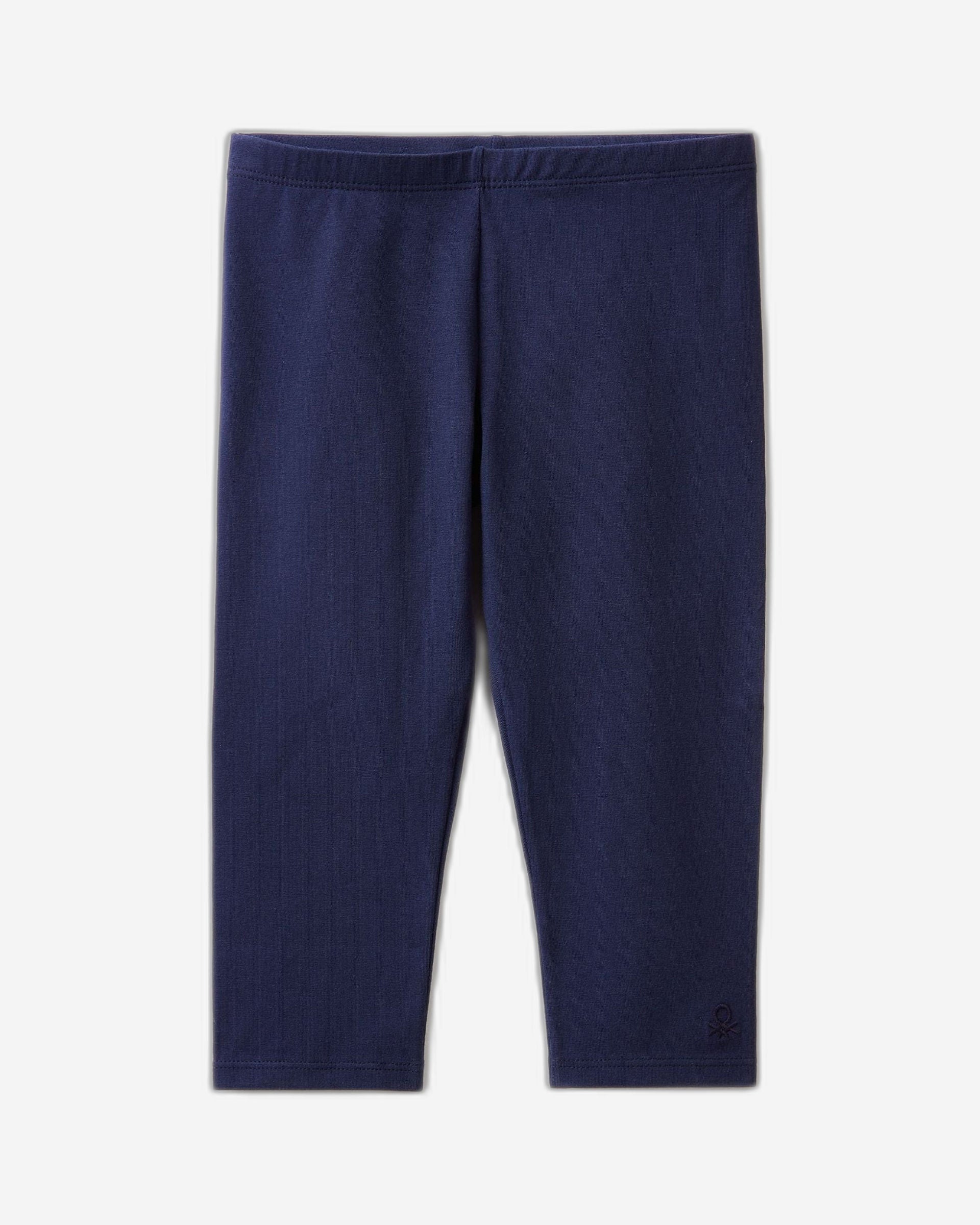 بنطال ضيق بطول الركبة