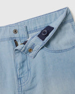 برمودا بمظهر الدنيم