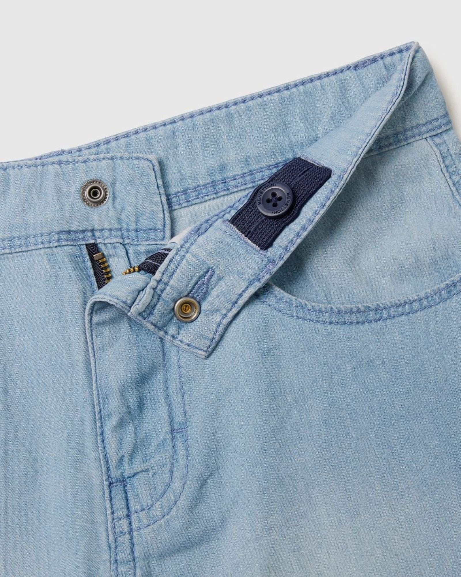 برمودا بمظهر الدنيم