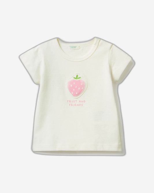 تي شيرت مع رقعة وطباعة