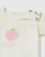 تي شيرت مع رقعة وطباعة