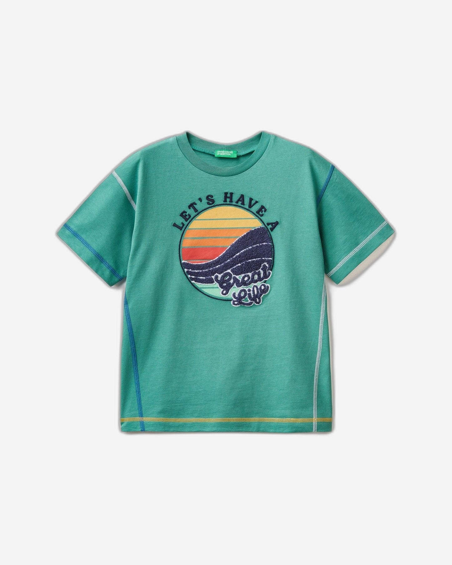 تي شيرت مطبوع ومطرز