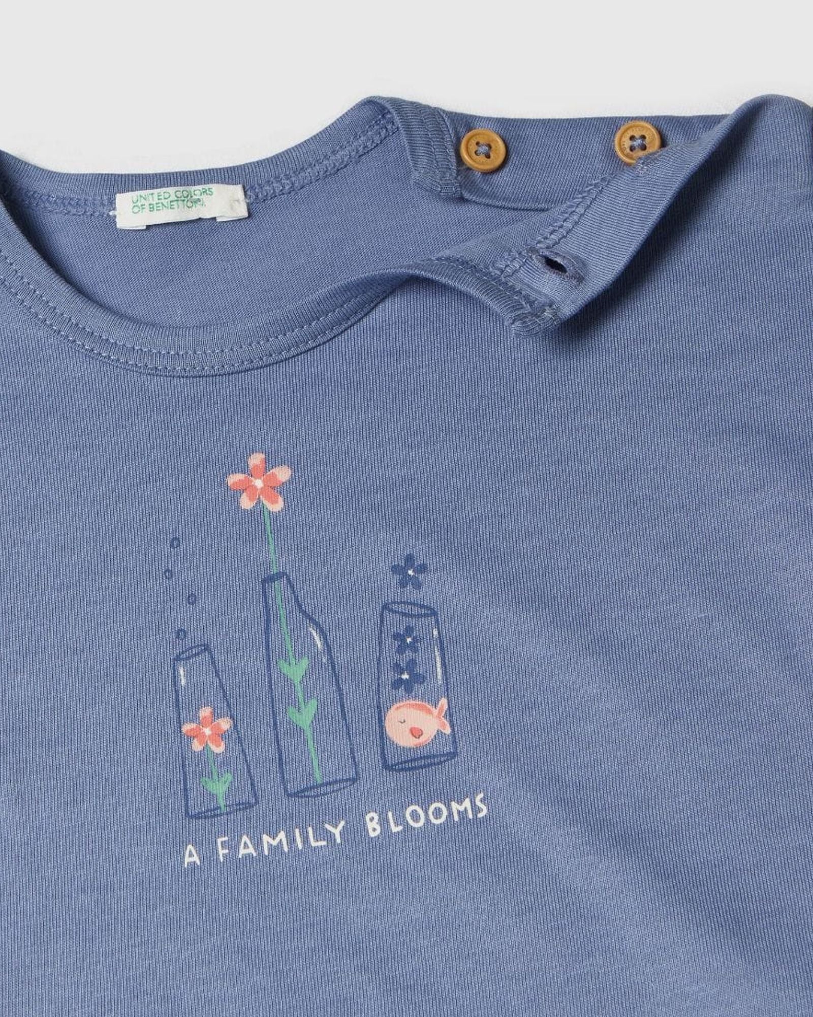 تي شيرت بأكمام قصيرة مع طباعة