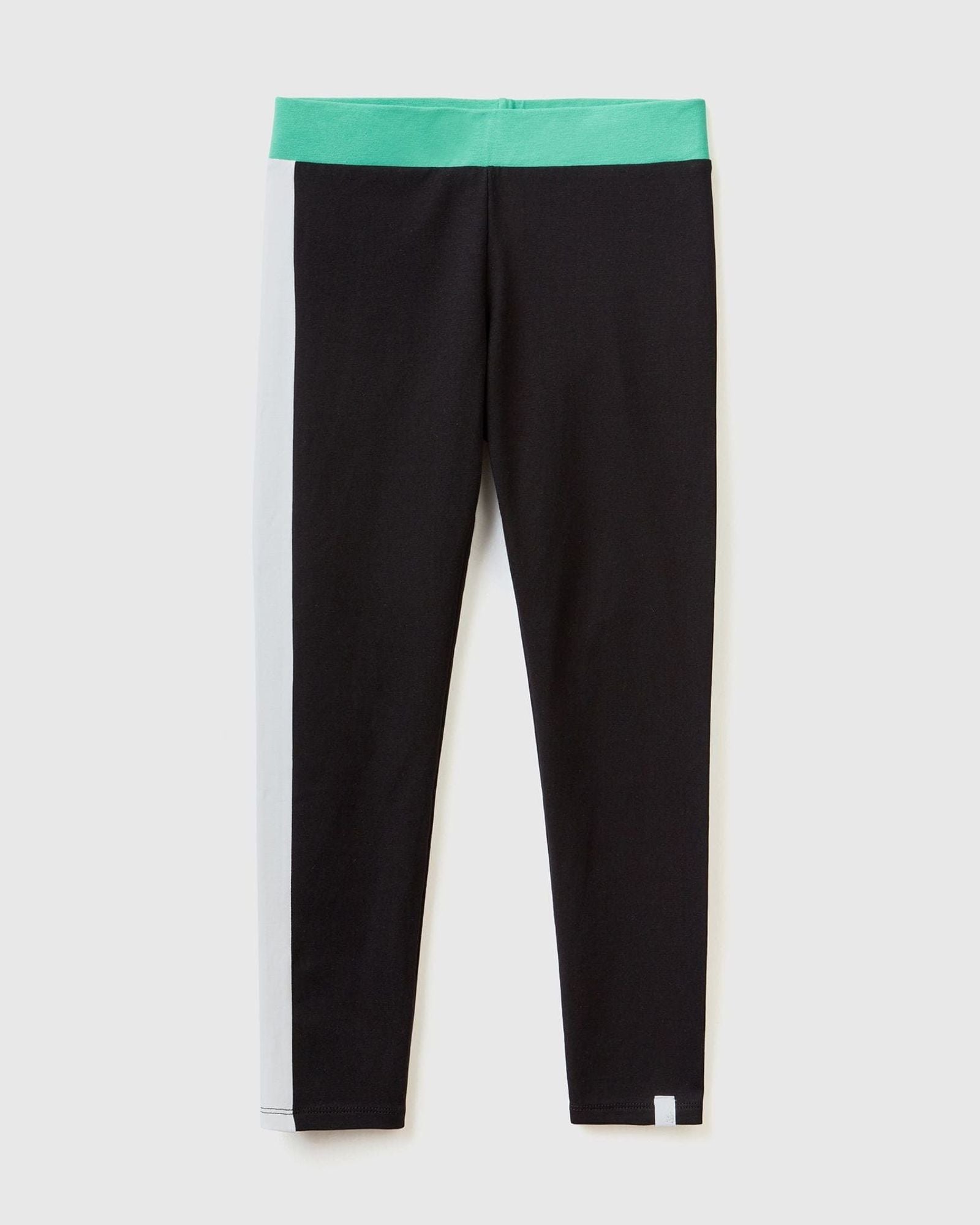 طماق بألوان متعددة