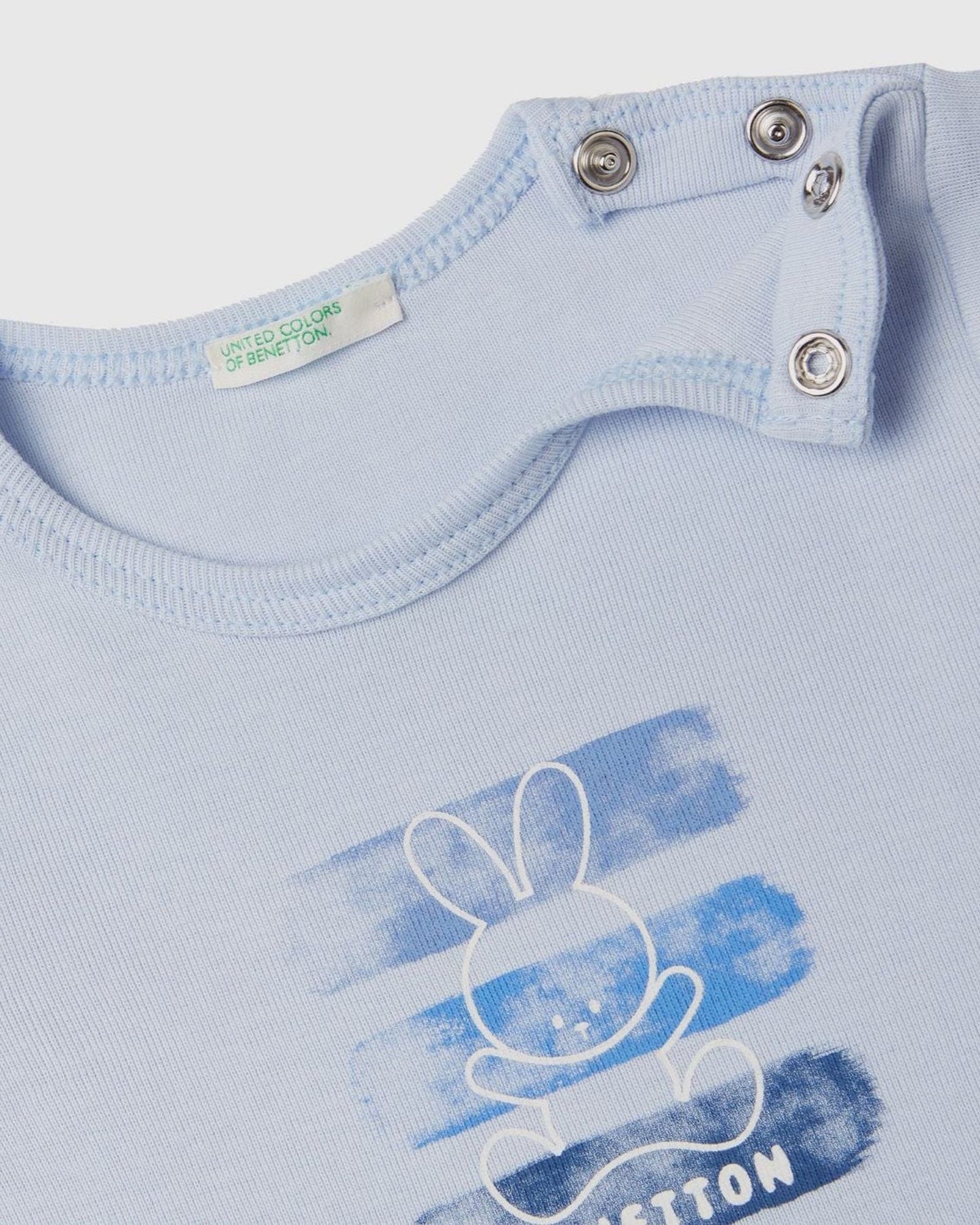 تي شيرت مصنوع من القطن العضوي بنسبة 100%