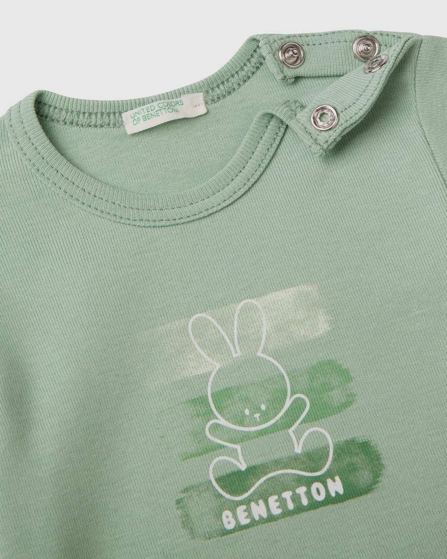 تي شيرت مصنوع من القطن العضوي بنسبة 100%