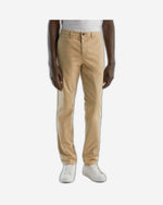 بنطال تشينو ضيق