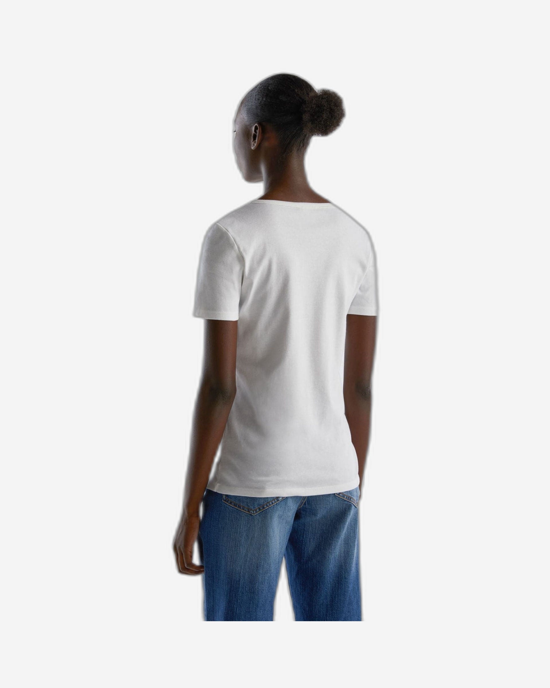 تي شيرت مصنوع من القطن بنسبة 100% مع شعار مطبوع لامع