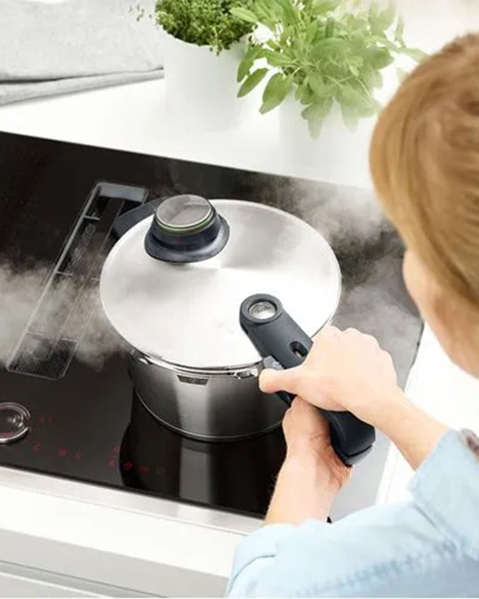 قدر ضغط فيسلر فيتافيت بريميوم 18 سم 2.5 لتر/ ملحق مثقب