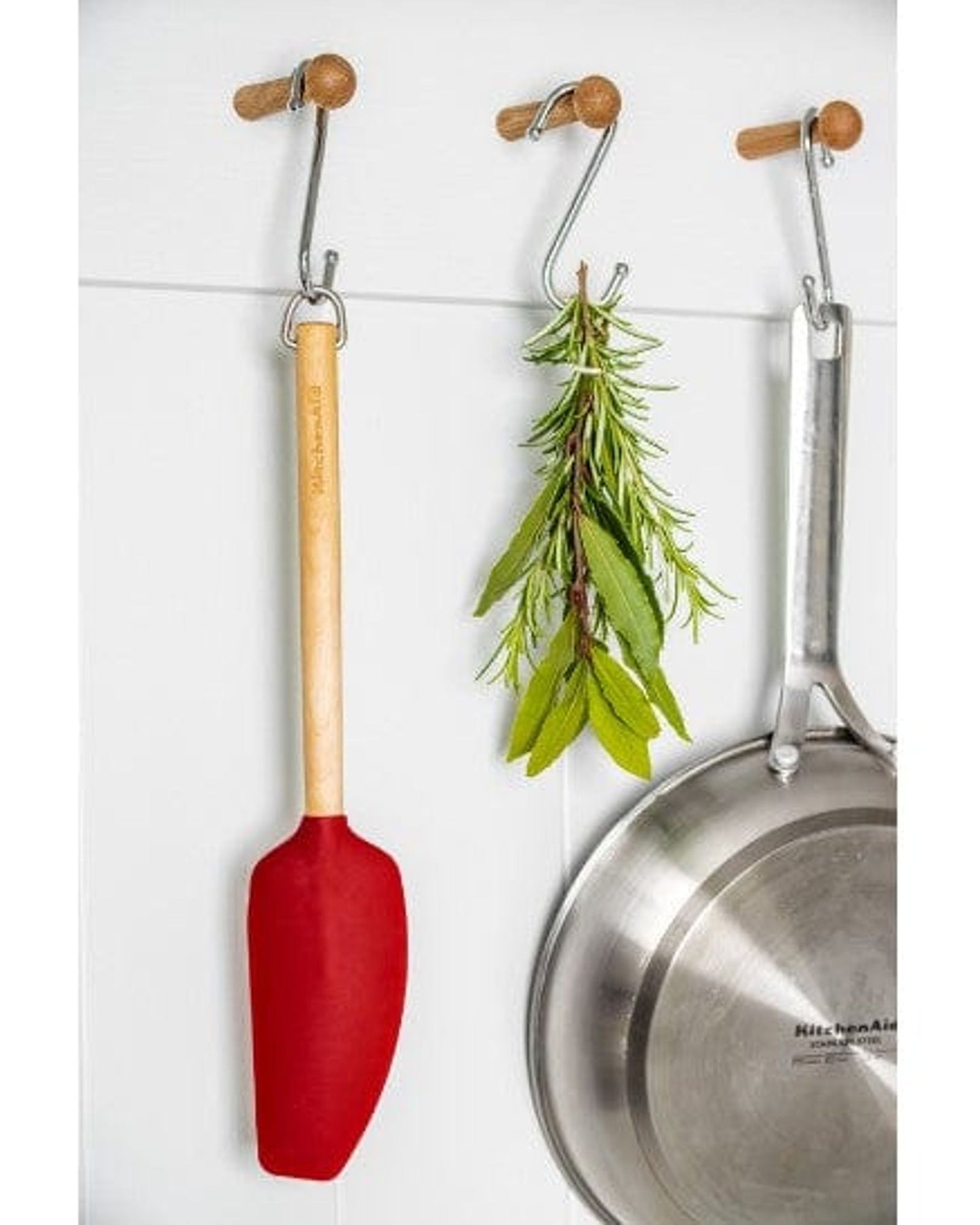 ملعقة خلط كيتشن إيد كورلاين، لون خشب البتولا، لون أحمر إمباير