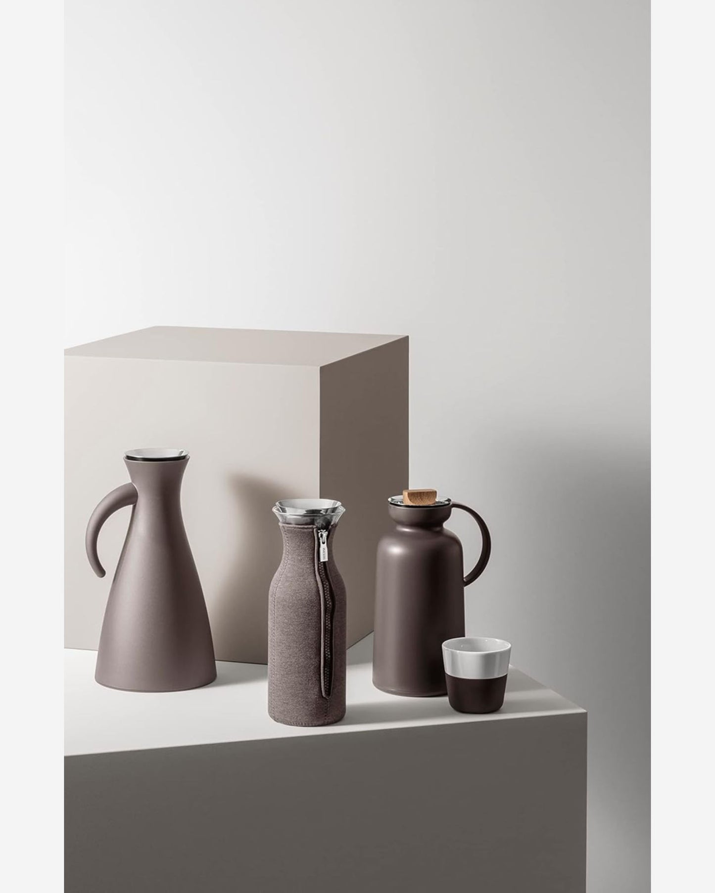 إبريق إيفا سولو 502876 سيلويت بتفريغ الهواء، سعة 1 لتر، لون شوكولاتة