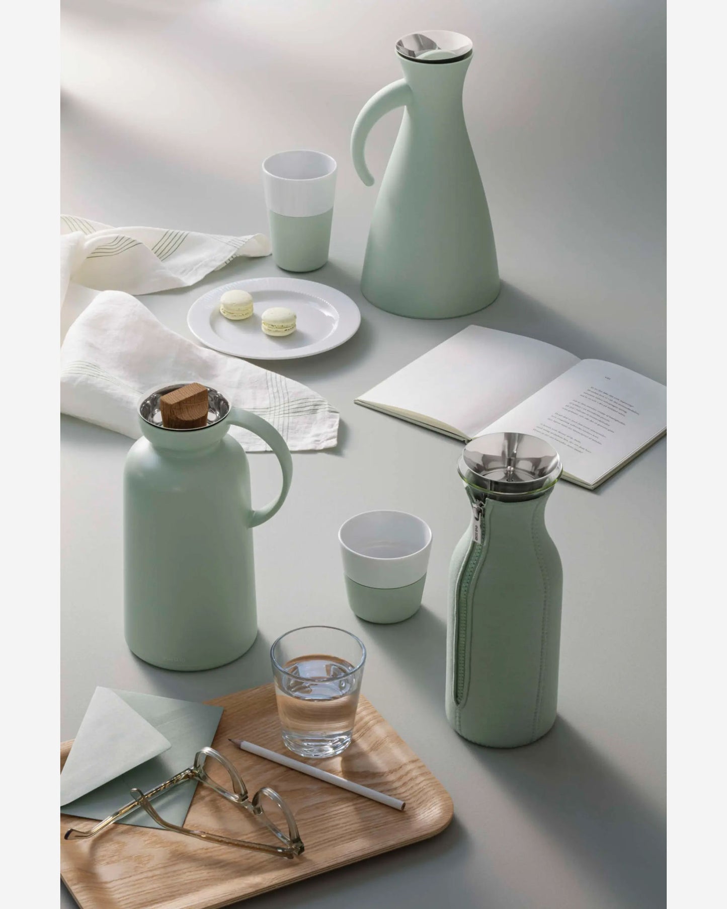 إبريق ثلاجة إيفا سولو 568002 سعة 1 لتر، لون أخضر فاتح منسوج