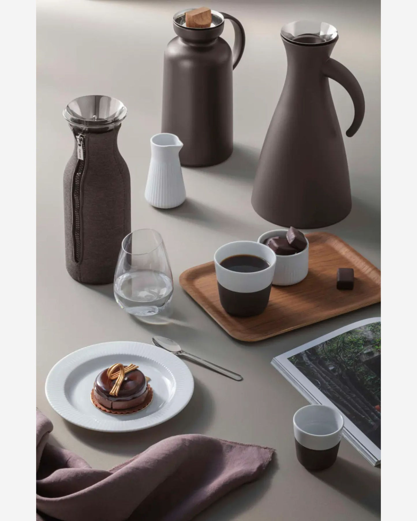 إبريق ثلاجة إيفا سولو 568001 سعة 1 لتر، لون شوكولاتة منسوج