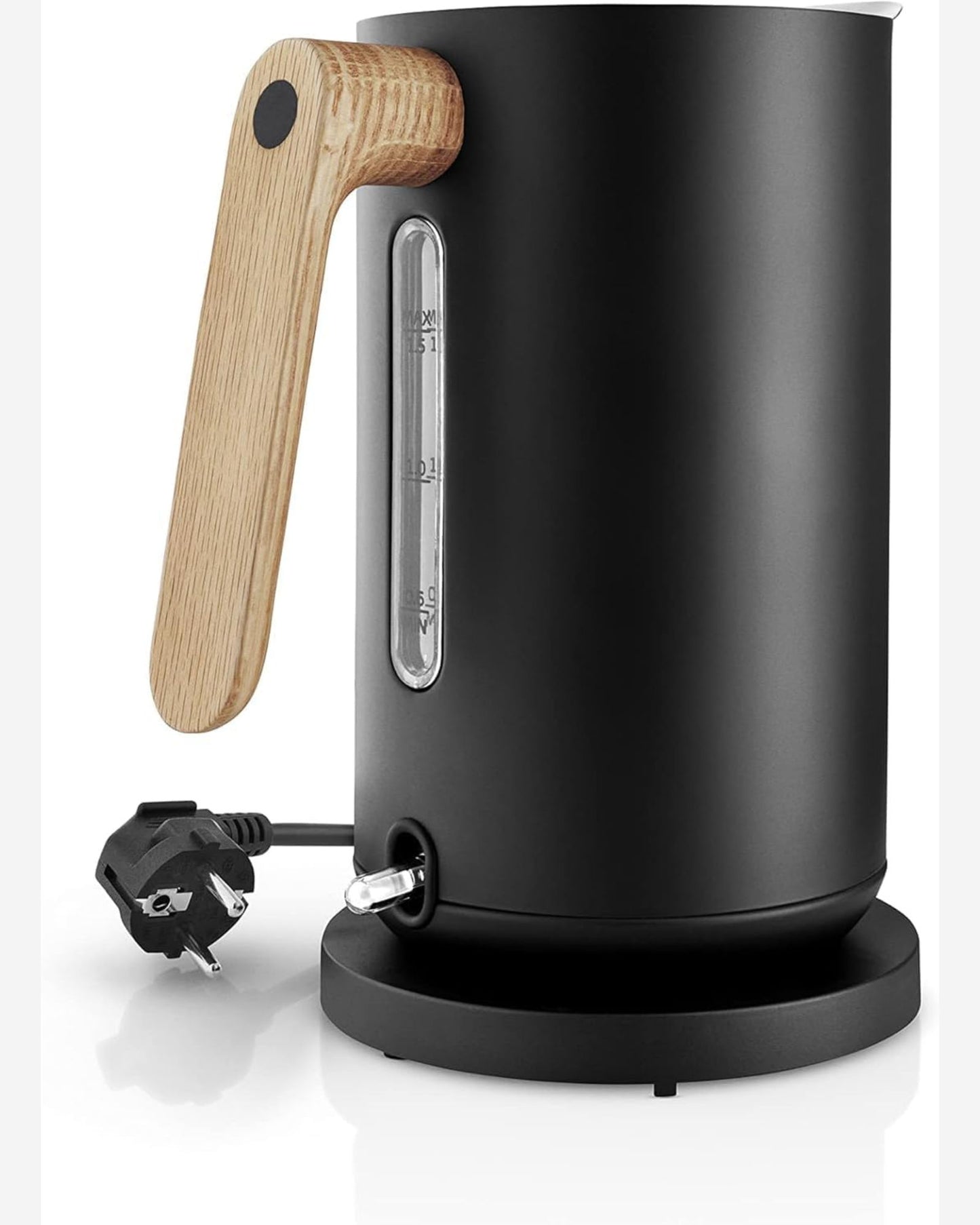 غلاية كهربائية إيفا سولو 502738 سعة 1.5 لتر، لون أسود، من إنتاج شركة نورديك كيه البريطانية.