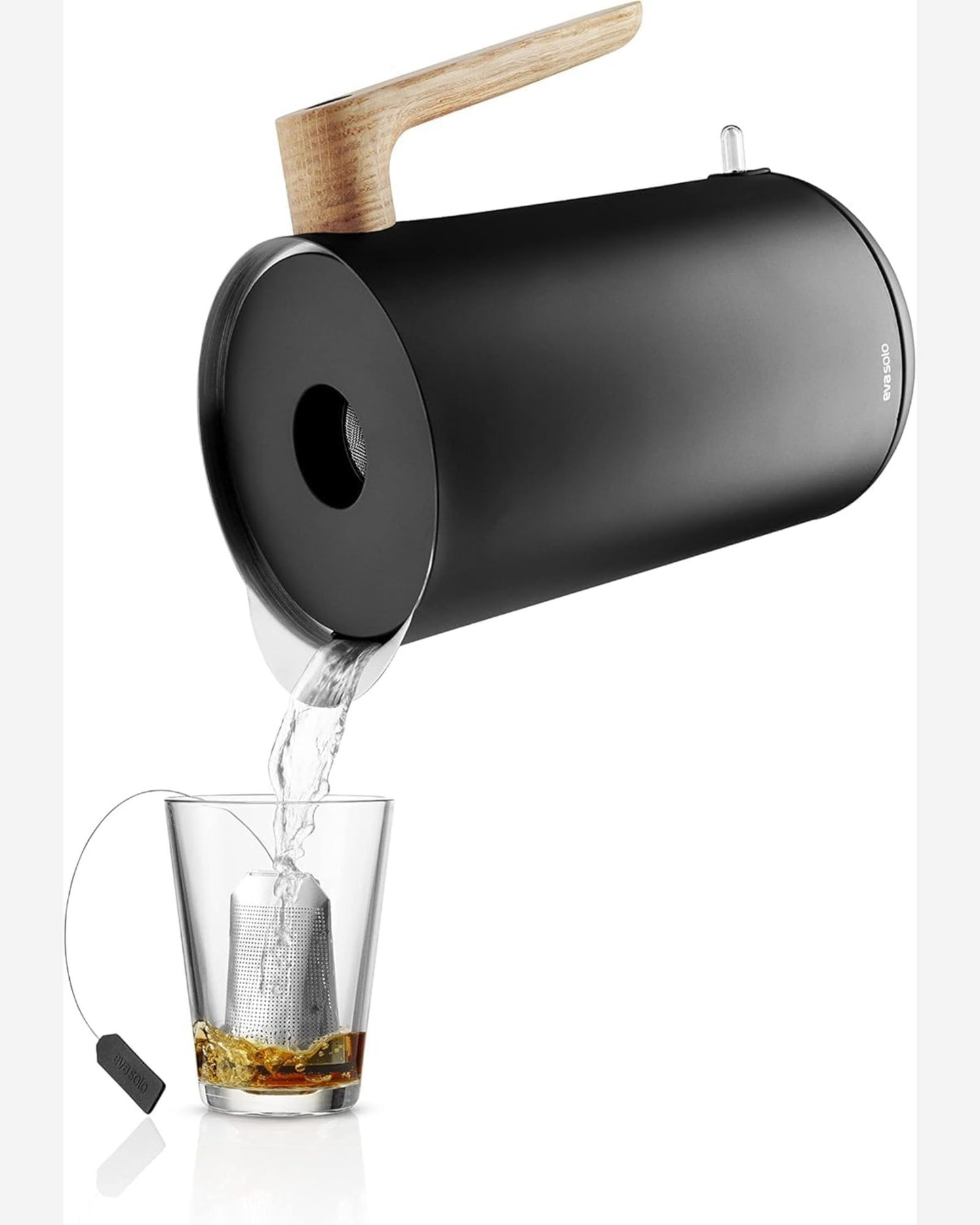 غلاية كهربائية إيفا سولو 502738 سعة 1.5 لتر، لون أسود، من إنتاج شركة نورديك كيه البريطانية.