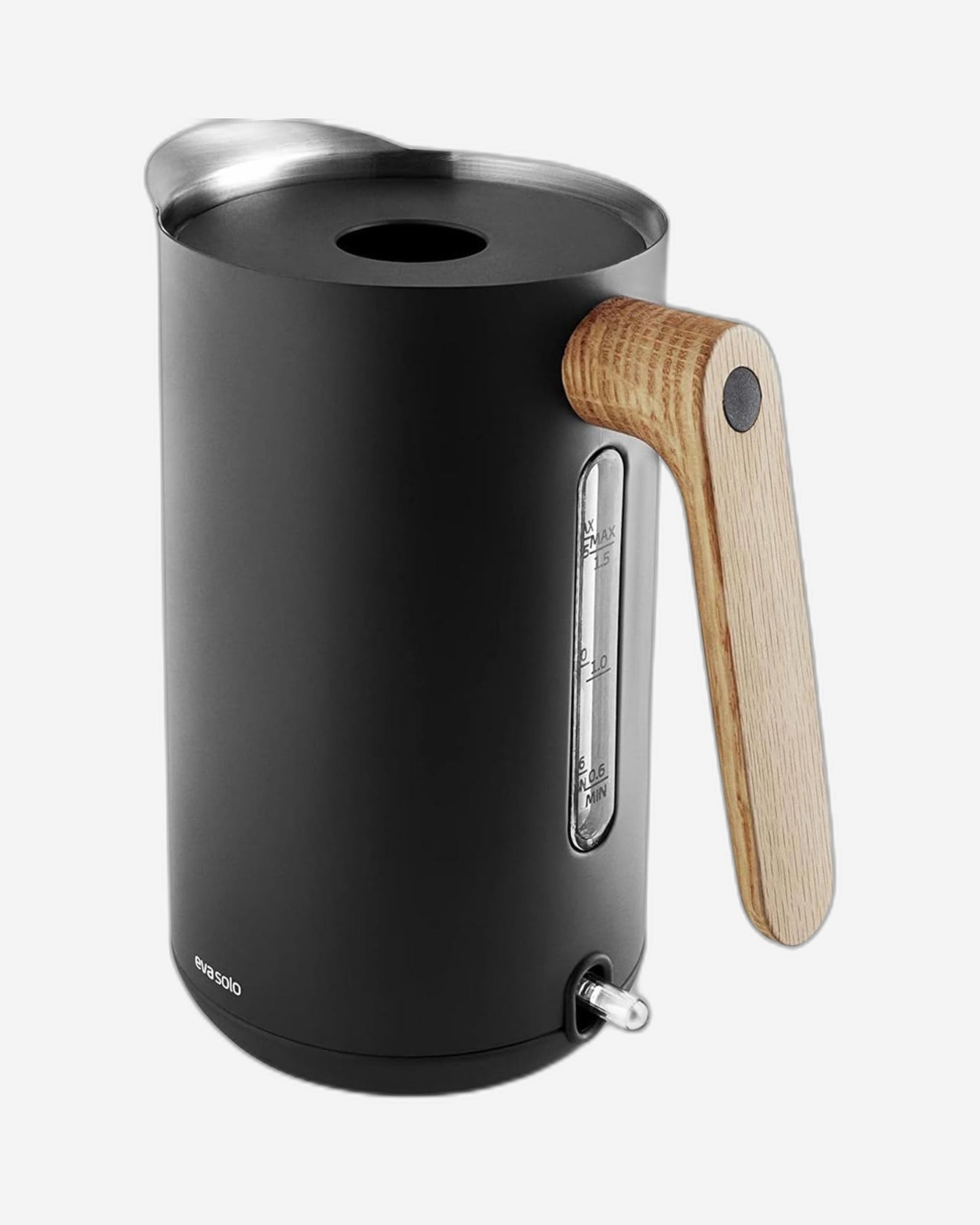 غلاية كهربائية إيفا سولو 502738 سعة 1.5 لتر، لون أسود، من إنتاج شركة نورديك كيه البريطانية.