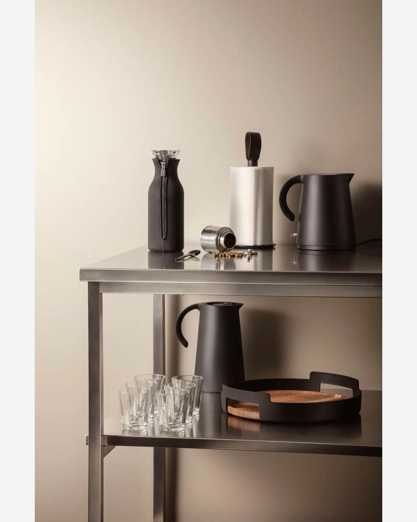 إبريق ثلاجة إيفا سولو 567972 سعة 1 لتر، أسود منسوج