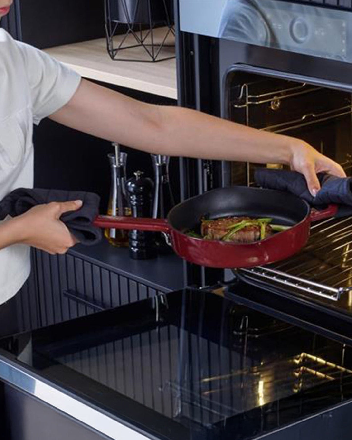 مقلاة فيسلر ماك من الحديد الزهر الأحمر الدائرية سعة 1.9 لتر - 064-310-24-100/0