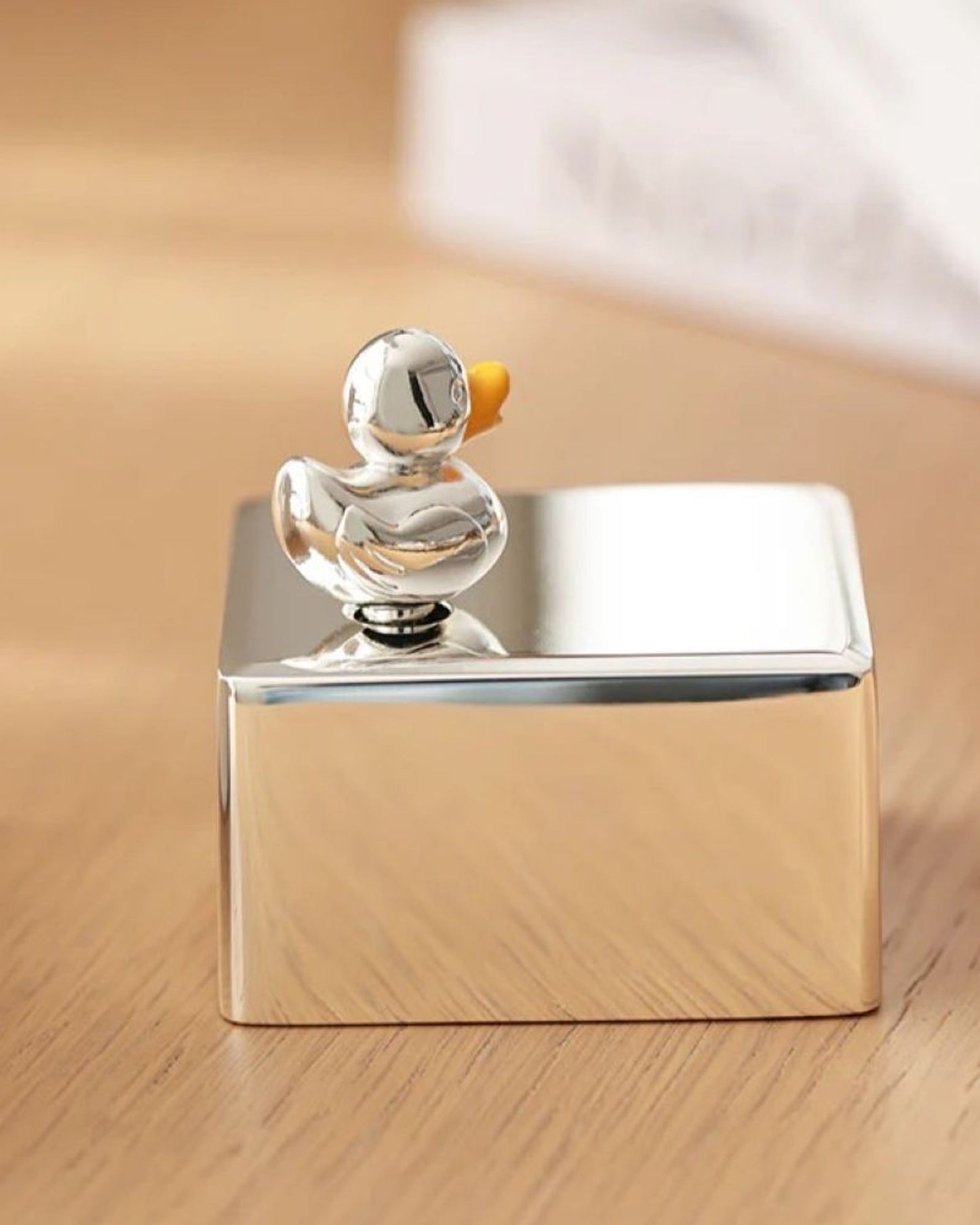 صندوق موسيقى وينكو داك، حركة موسيقية من ١٨ نغمة - E-056-00210