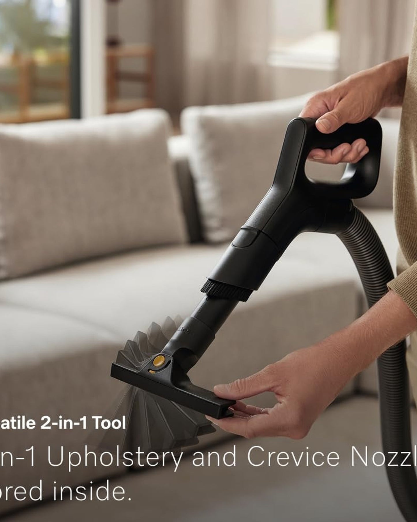 مكنسة كهربائية أسطوانية Miele Guard L1 للقطط والكلاب مزودة بفلتر AirClean النشط لتقليل الروائح، ورأسي أرضيتين TurboTeQ وAllTeQ، وشاشة LED، باللون الأسود البركاني